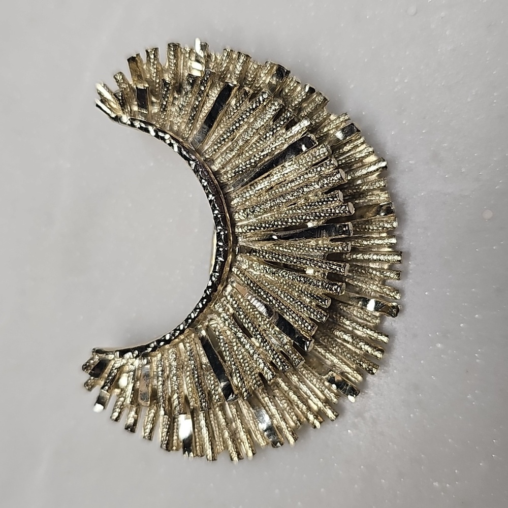 BSK Elegant Gold-Toned Women's Brooch